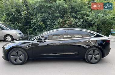 Седан Tesla Model 3 2020 в 