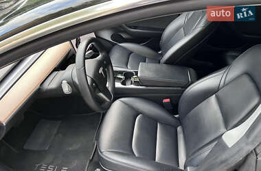 Седан Tesla Model 3 2020 в 