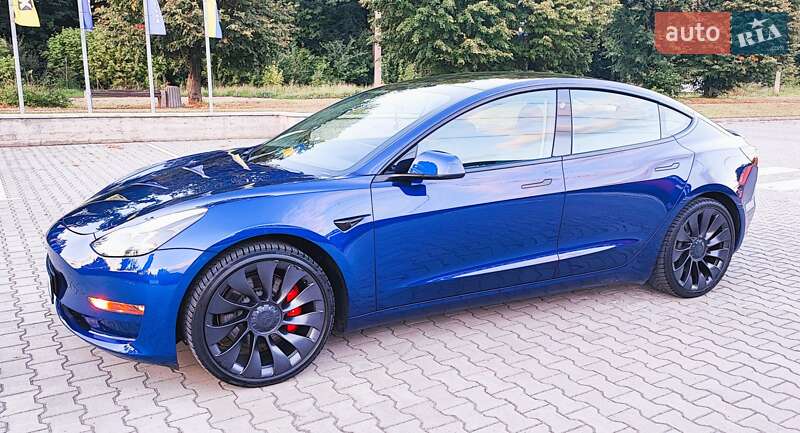 Седан Tesla Model 3 2023 в Киеве