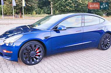 Седан Tesla Model 3 2023 в 