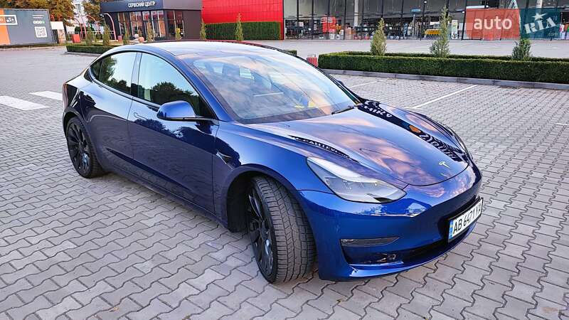 Седан Tesla Model 3 2023 в Киеве