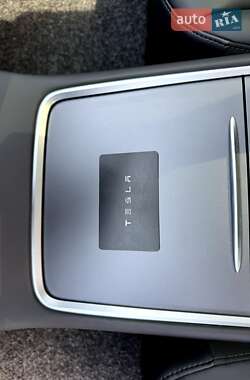 Седан Tesla Model 3 2023 в 