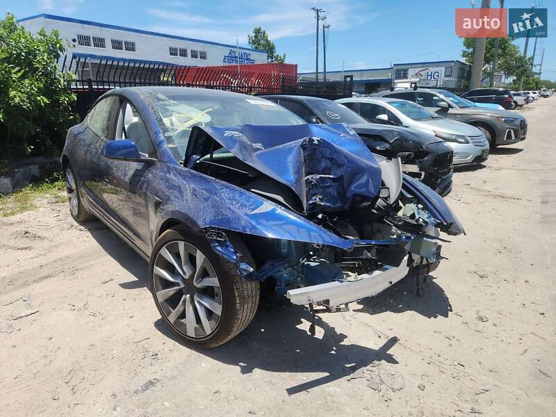 Седан Tesla Model 3 2024 в 
