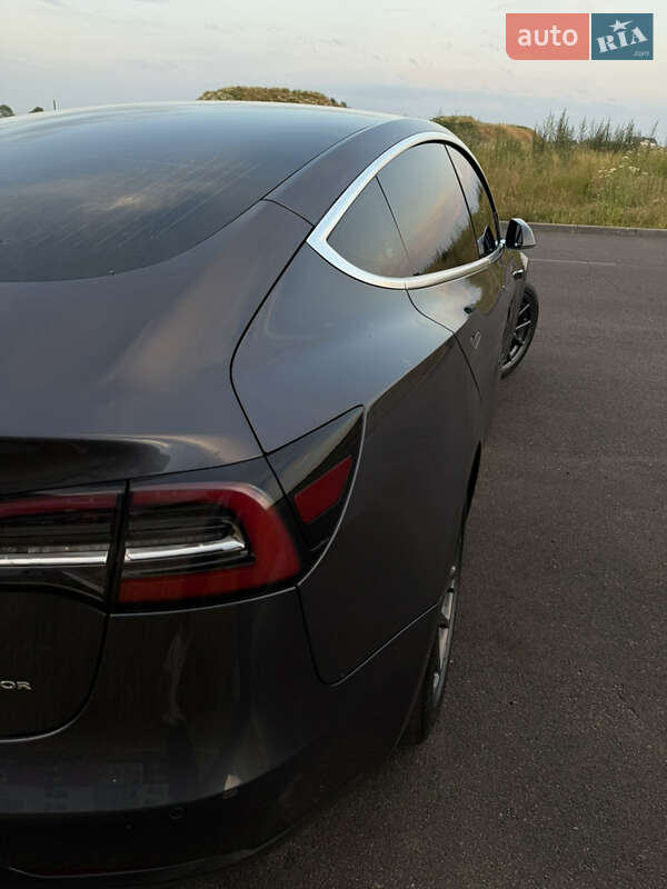 Седан Tesla Model 3 2019 в Виннице