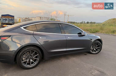 Седан Tesla Model 3 2019 в 