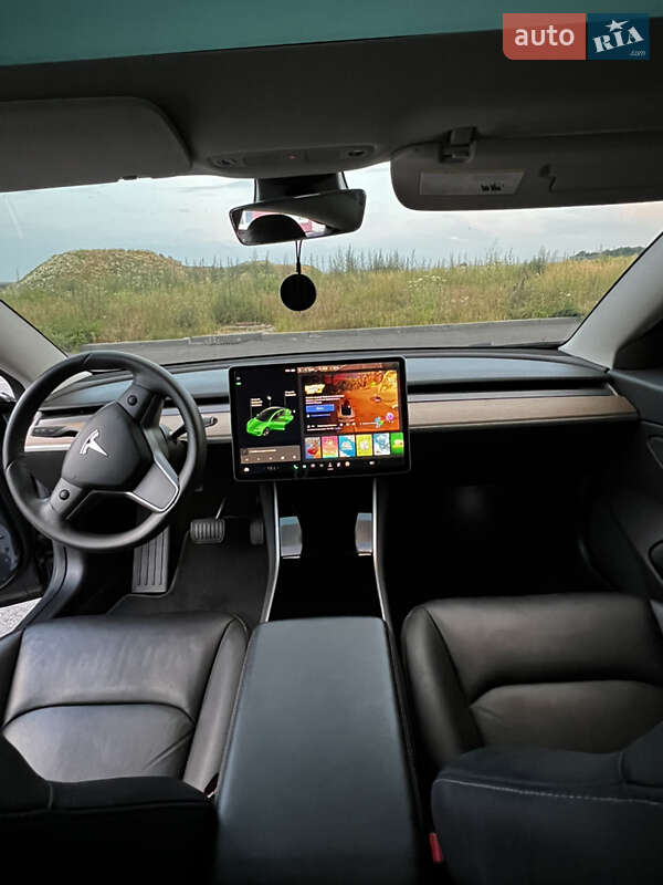 Седан Tesla Model 3 2019 в Виннице