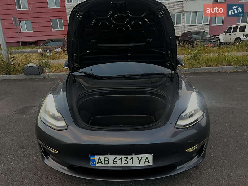 Седан Tesla Model 3 2019 в Виннице