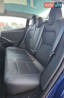Седан Tesla Model 3 2024 в 