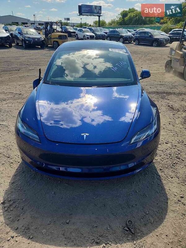 Седан Tesla Model 3 2024 в Києві