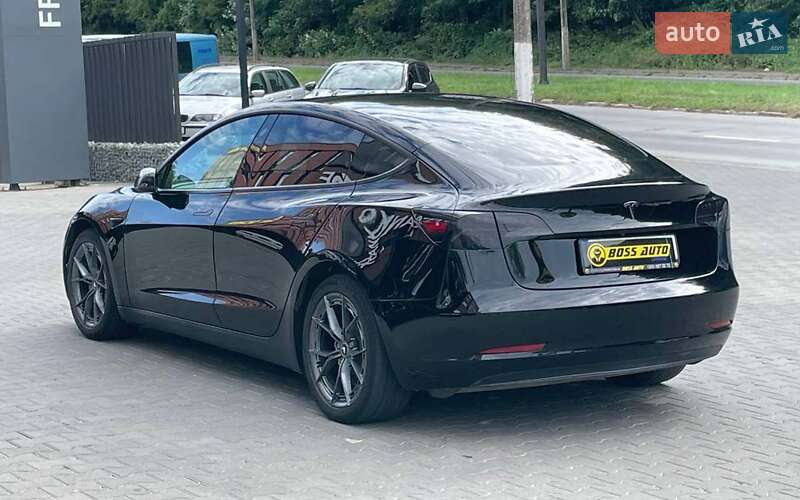 Седан Tesla Model 3 2018 в Чернівцях