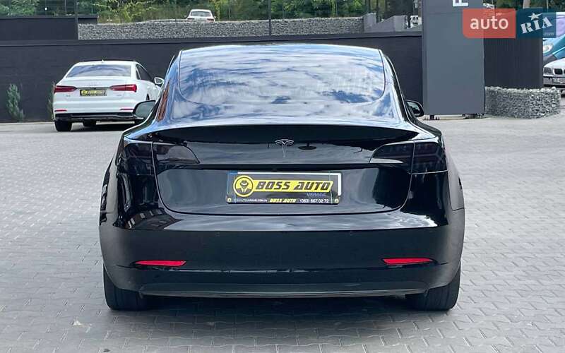 Седан Tesla Model 3 2018 в Чернівцях
