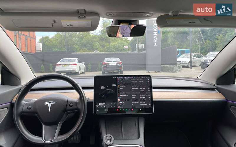 Седан Tesla Model 3 2018 в Чернівцях