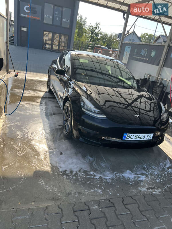 Седан Tesla Model 3 2019 в Львові