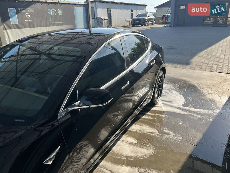 Седан Tesla Model 3 2019 в Львове