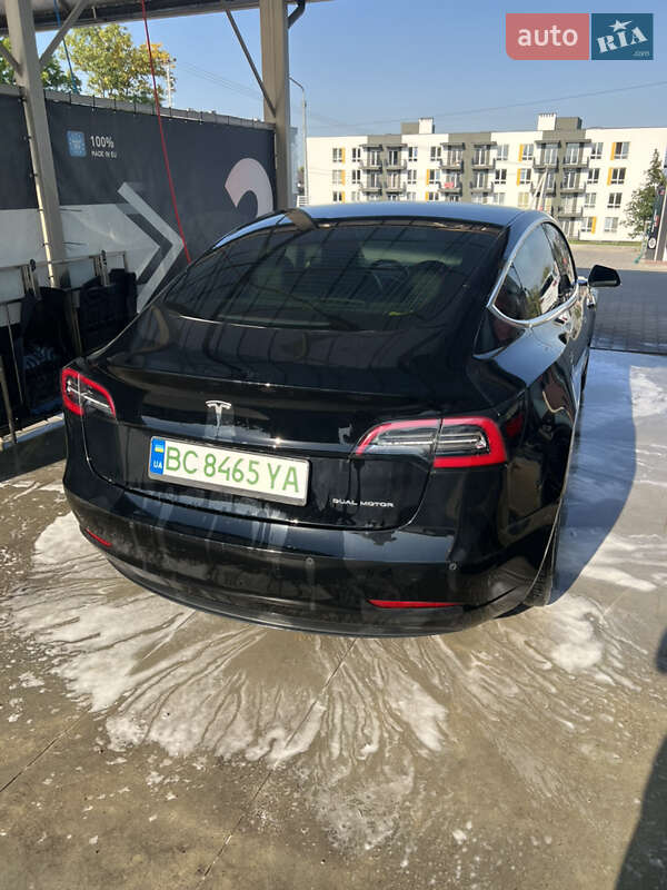 Седан Tesla Model 3 2019 в Львове