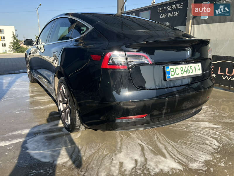 Седан Tesla Model 3 2019 в Львові