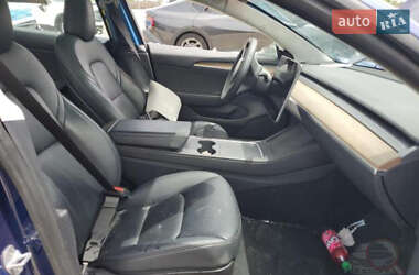 Седан Tesla Model 3 2022 в 