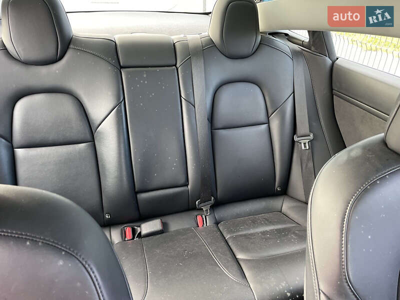 Седан Tesla Model 3 2022 в Рівному