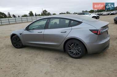 Седан Tesla Model 3 2025 в 