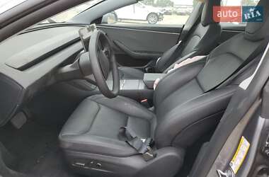 Седан Tesla Model 3 2025 в 