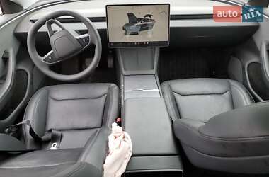 Седан Tesla Model 3 2025 в 