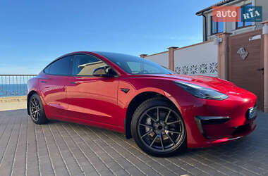 Седан Tesla Model 3 2021 в 