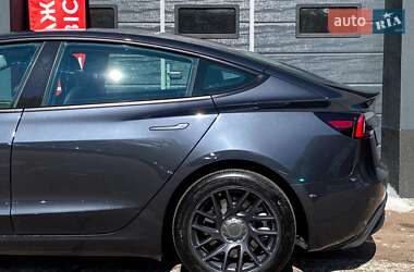 Седан Tesla Model 3 2024 в 