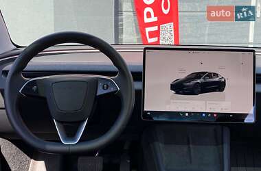 Седан Tesla Model 3 2024 в 
