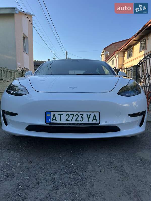 Седан Tesla Model 3 2021 в Львове