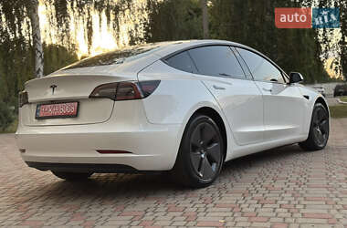 Седан Tesla Model 3 2023 в 
