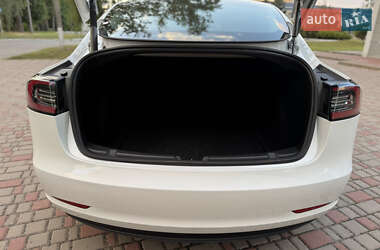 Седан Tesla Model 3 2023 в 
