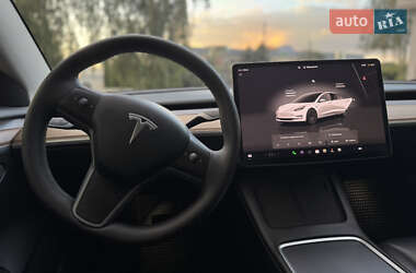 Седан Tesla Model 3 2023 в 