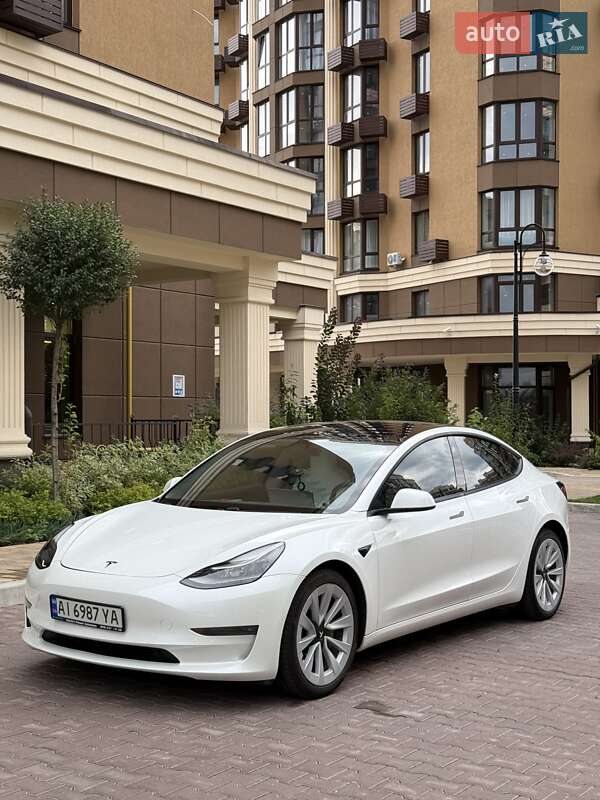 Седан Tesla Model 3 2021 в 