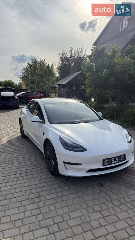 Седан Tesla Model 3 2021 в Шептицькому