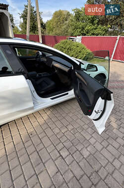 Седан Tesla Model 3 2021 в 