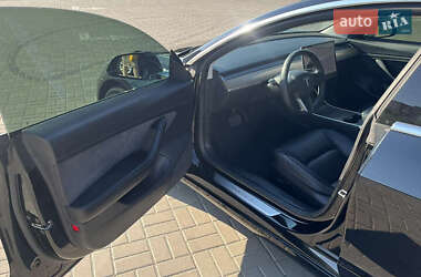 Седан Tesla Model 3 2020 в 