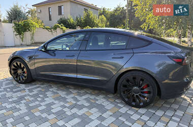 Седан Tesla Model 3 2022 в 