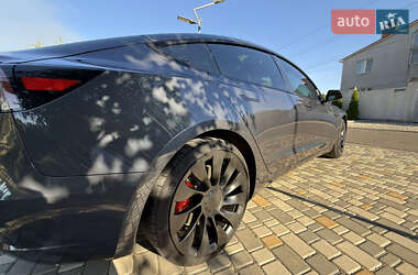 Седан Tesla Model 3 2022 в 