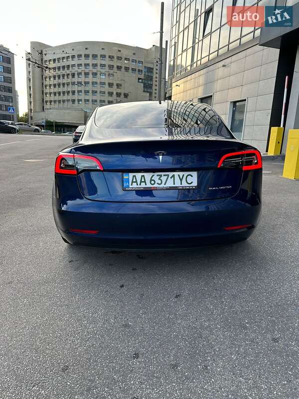 Седан Tesla Model 3 2022 в Киеве