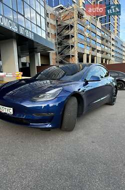 Седан Tesla Model 3 2022 в 