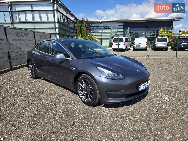 Седан Tesla Model 3 2018 в Киеве