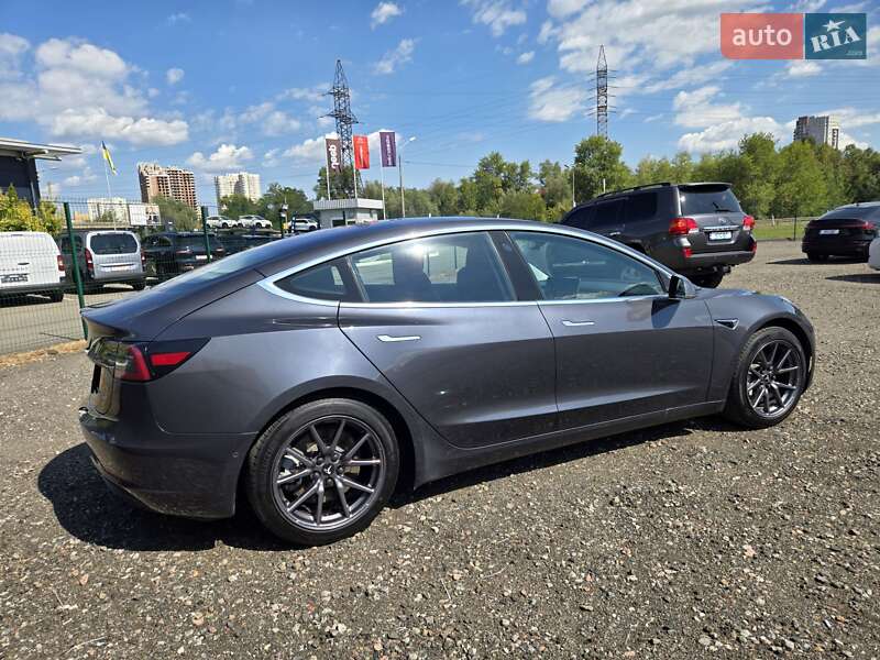 Седан Tesla Model 3 2018 в Киеве