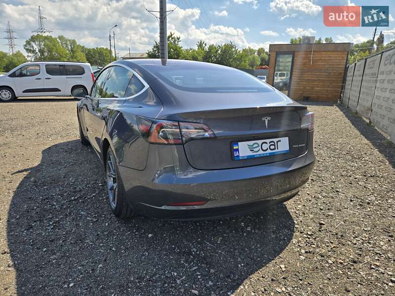 Седан Tesla Model 3 2018 в Киеве