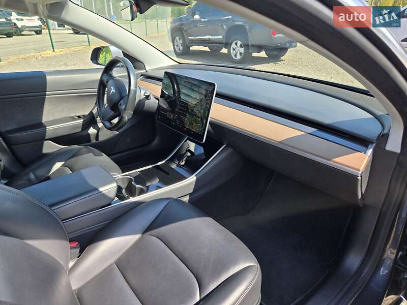 Седан Tesla Model 3 2018 в Киеве