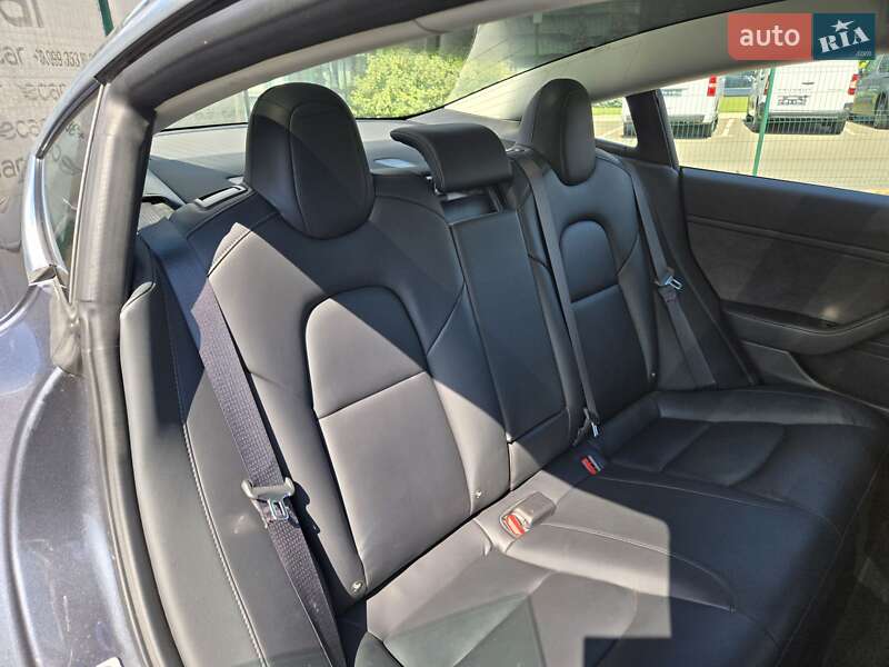 Седан Tesla Model 3 2018 в Киеве