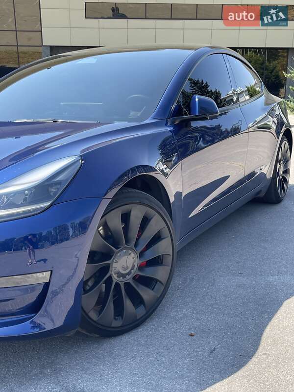 Седан Tesla Model 3 2023 в Киеве