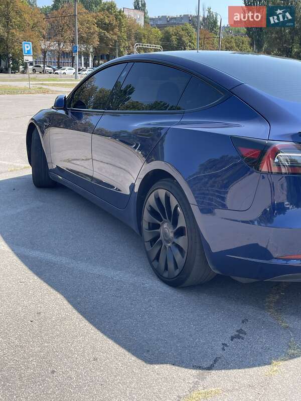 Седан Tesla Model 3 2023 в Киеве