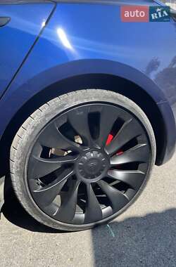 Седан Tesla Model 3 2023 в Киеве