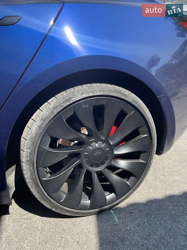 Седан Tesla Model 3 2023 в Киеве