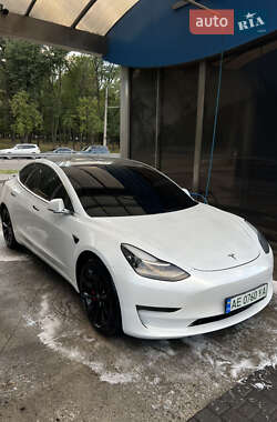 Седан Tesla Model 3 2020 в 